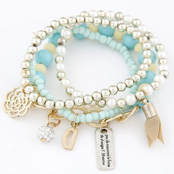 Bracelets avec perles synthétiques et pendentifs